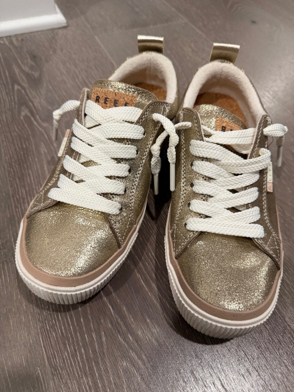 REEF Women's Gold Metallic Leather Lace-Up Sneakers Size 7